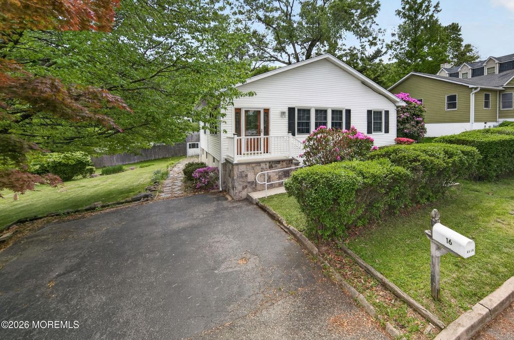 16 Oneida Avenue, Atlantic Highlands, NJ 07716