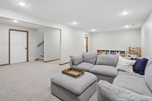 1337 Partridge Lane, Waterloo, IA 50701