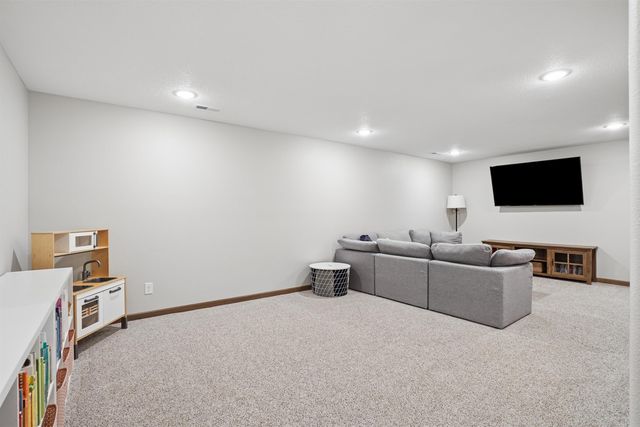 1337 Partridge Lane, Waterloo, IA 50701