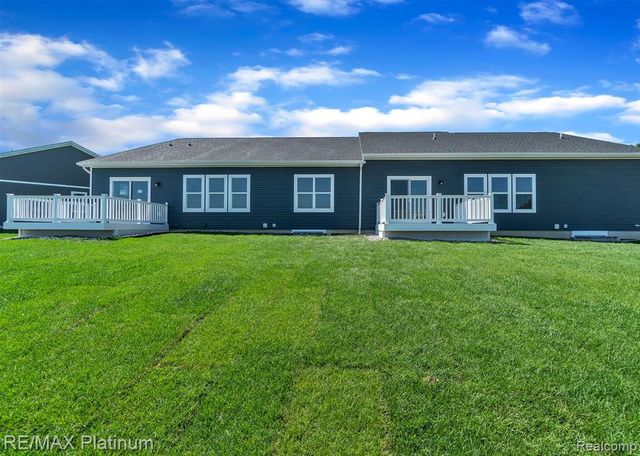 865 Oakwood Circle 24, Fenton, MI 48430