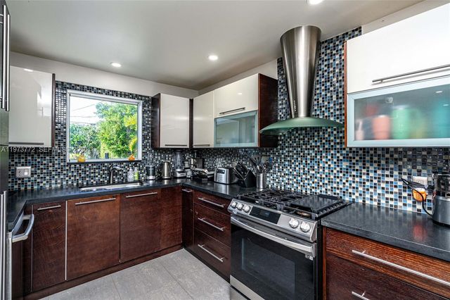 1360 SW 16th St, Miami, FL 33145