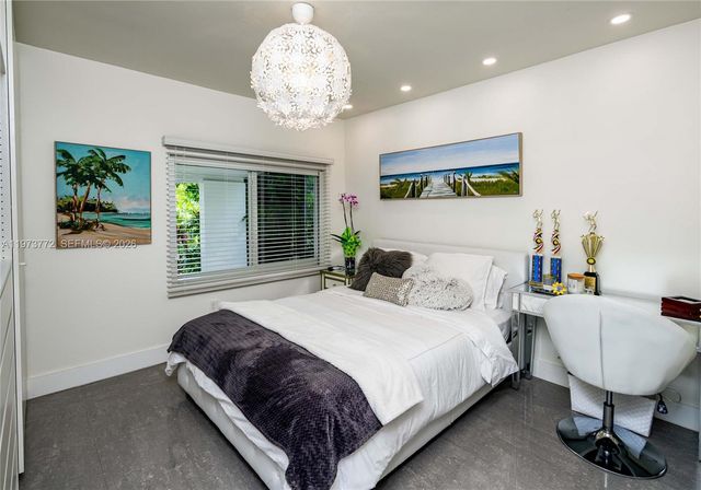 1360 SW 16th St, Miami, FL 33145