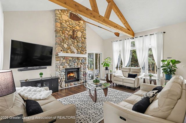 8573 W Lakeshore Drive, Perry, MI 48872