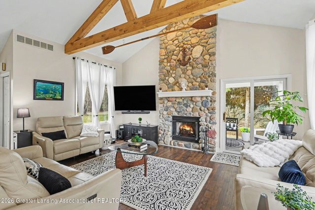 8573 W Lakeshore Drive, Perry, MI 48872