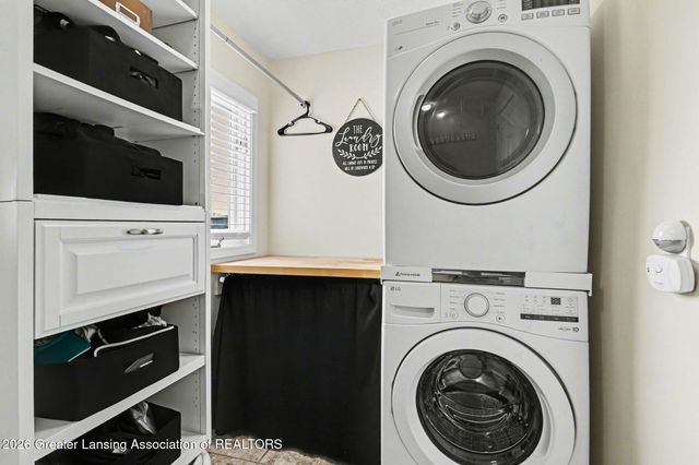 8573 W Lakeshore Drive, Perry, MI 48872