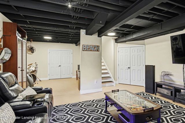 8573 W Lakeshore Drive, Perry, MI 48872