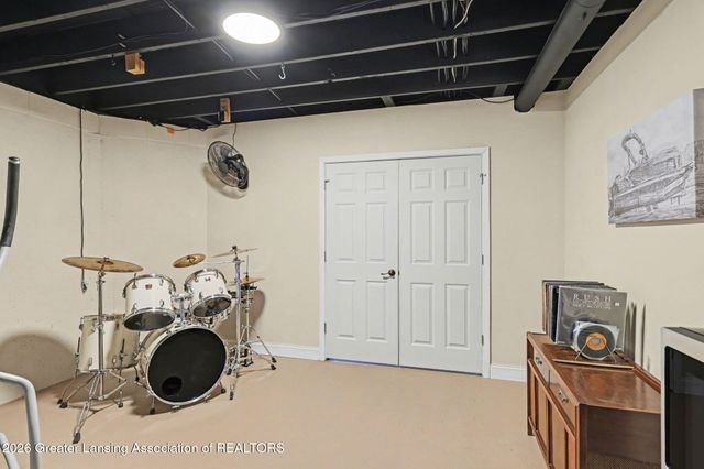 8573 W Lakeshore Drive, Perry, MI 48872