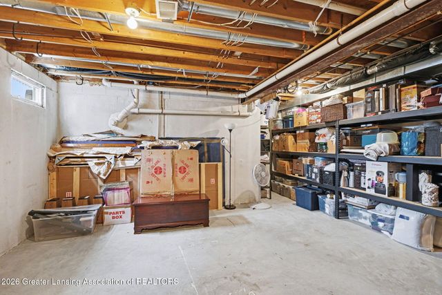 8573 W Lakeshore Drive, Perry, MI 48872