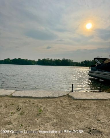 8573 W Lakeshore Drive, Perry, MI 48872