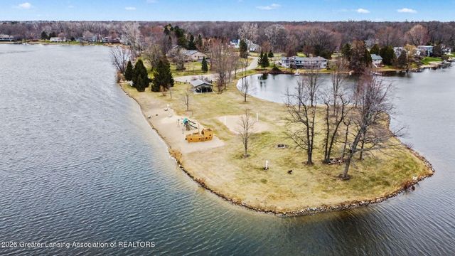 8573 W Lakeshore Drive, Perry, MI 48872