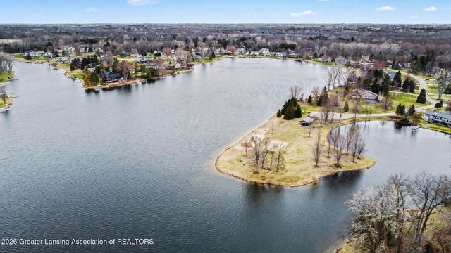 8573 W Lakeshore Drive, Perry, MI 48872