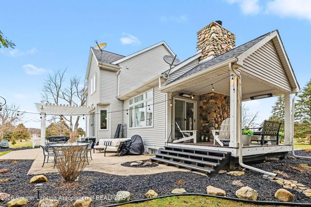 8573 W Lakeshore Drive, Perry, MI 48872