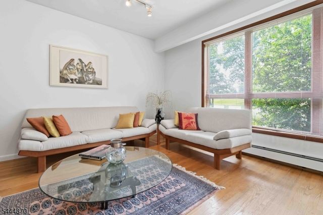 174 Brooklake Rd, Florham Park Boro, NJ 07932