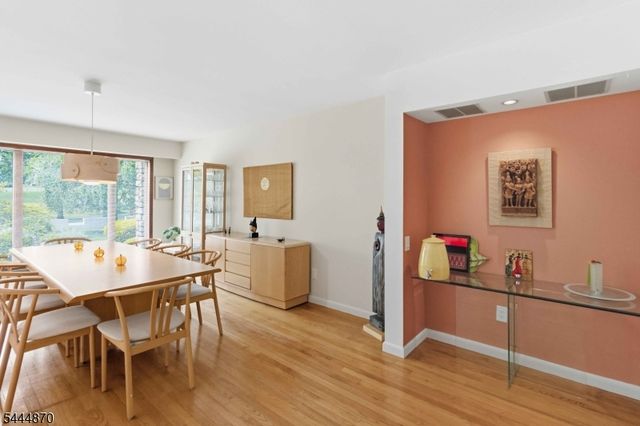 174 Brooklake Rd, Florham Park Boro, NJ 07932