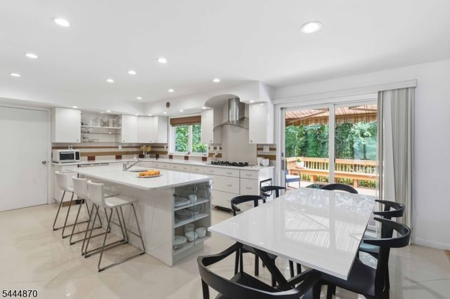 174 Brooklake Rd, Florham Park Boro, NJ 07932