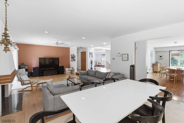 174 Brooklake Rd, Florham Park Boro, NJ 07932