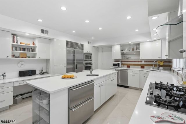 174 Brooklake Rd, Florham Park Boro, NJ 07932