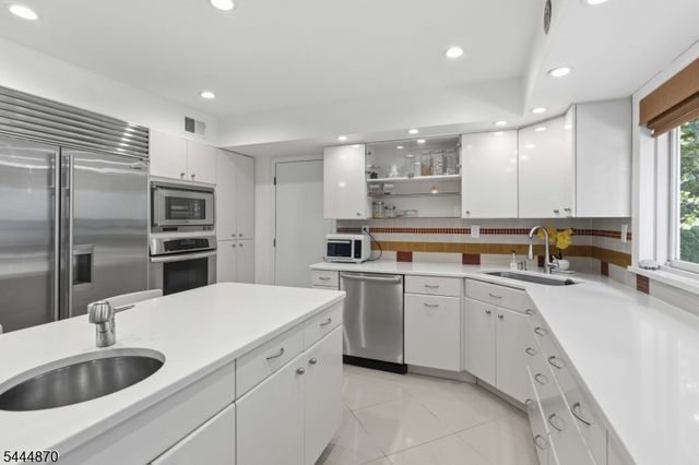 174 Brooklake Rd, Florham Park Boro, NJ 07932