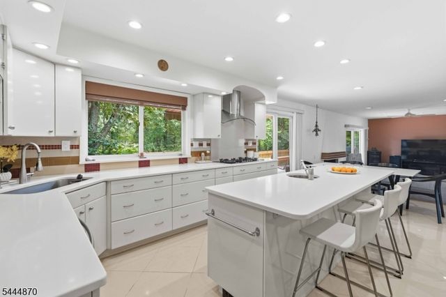 174 Brooklake Rd, Florham Park Boro, NJ 07932