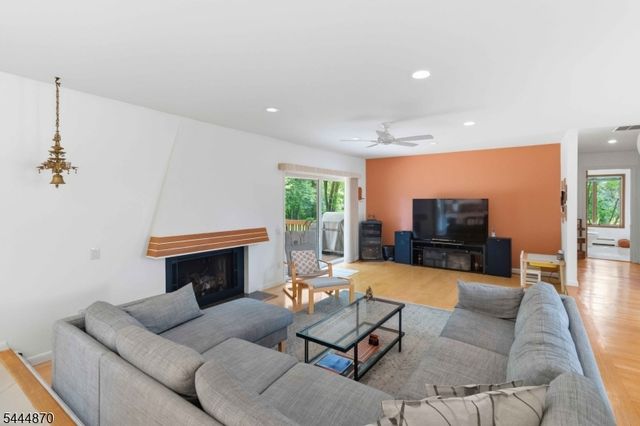 174 Brooklake Rd, Florham Park Boro, NJ 07932