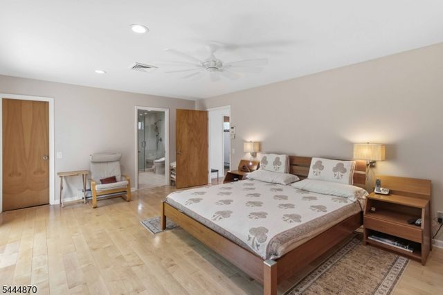 174 Brooklake Rd, Florham Park Boro, NJ 07932