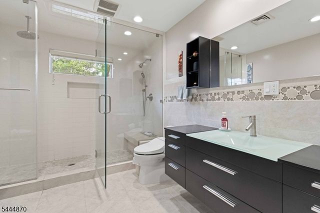 174 Brooklake Rd, Florham Park Boro, NJ 07932