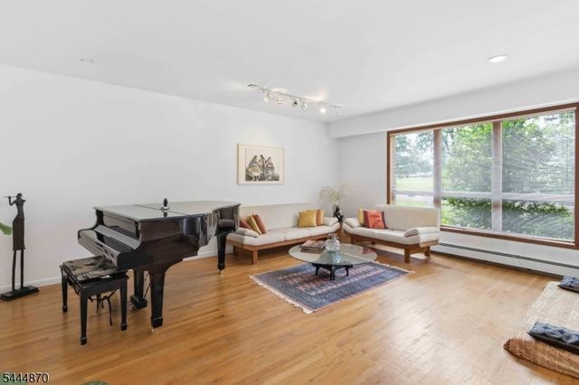 174 Brooklake Rd, Florham Park Boro, NJ 07932