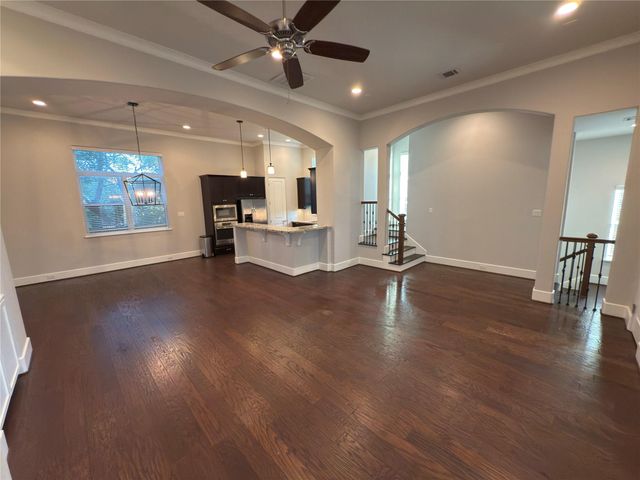 5640 Larkin Street, Houston, TX 77007