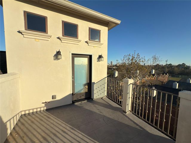 5640 Larkin Street, Houston, TX 77007