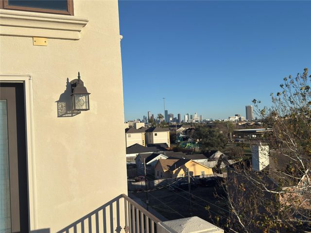 5640 Larkin Street, Houston, TX 77007