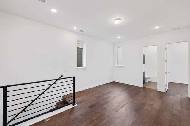 6823 Wolfcreek PASS 6, Austin, TX 78749