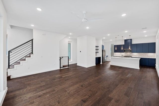 6823 Wolfcreek PASS 6, Austin, TX 78749