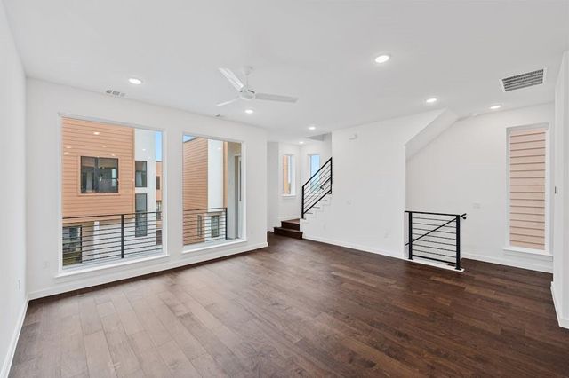 6823 Wolfcreek PASS 6, Austin, TX 78749