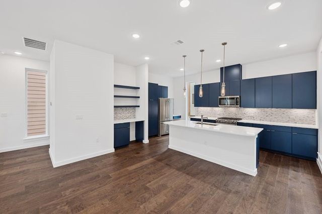 6823 Wolfcreek PASS 6, Austin, TX 78749