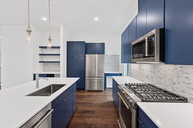 6823 Wolfcreek PASS 6, Austin, TX 78749