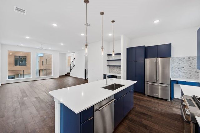 6823 Wolfcreek PASS 6, Austin, TX 78749