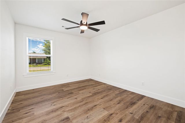 917 S 15th Street, Rogers, AR 72758
