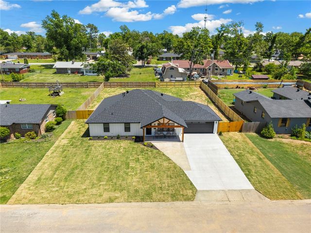 917 S 15th Street, Rogers, AR 72758