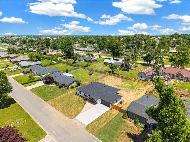917 S 15th Street, Rogers, AR 72758