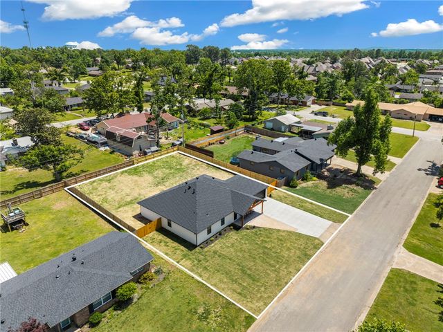 917 S 15th Street, Rogers, AR 72758