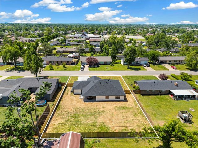 917 S 15th Street, Rogers, AR 72758