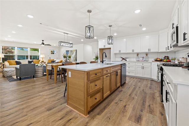 917 S 15th Street, Rogers, AR 72758