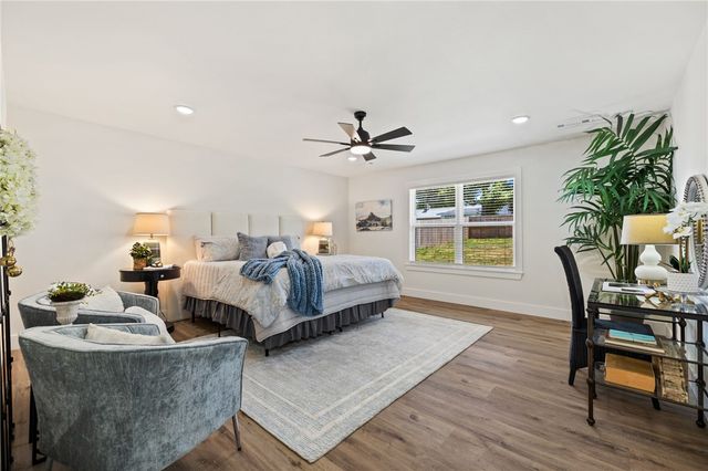 917 S 15th Street, Rogers, AR 72758