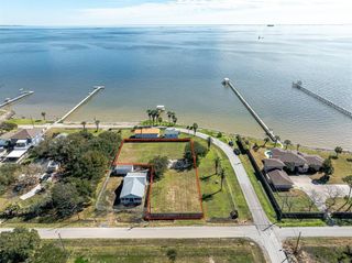 000 Third Street, San Leon, TX 77539