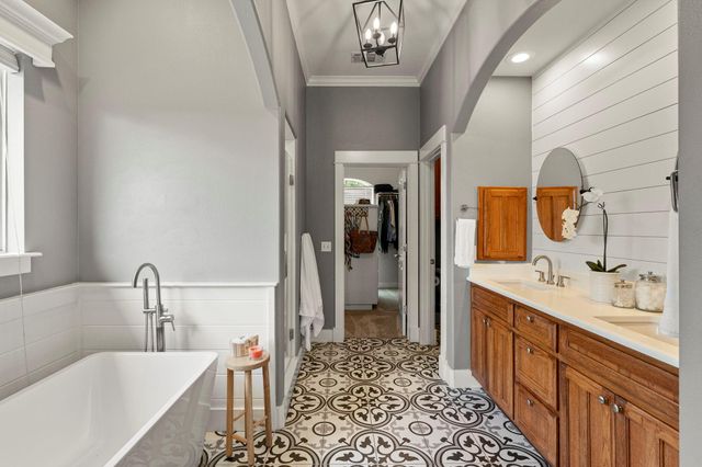 103 Horseshoe DR, Dripping Springs, TX 78620