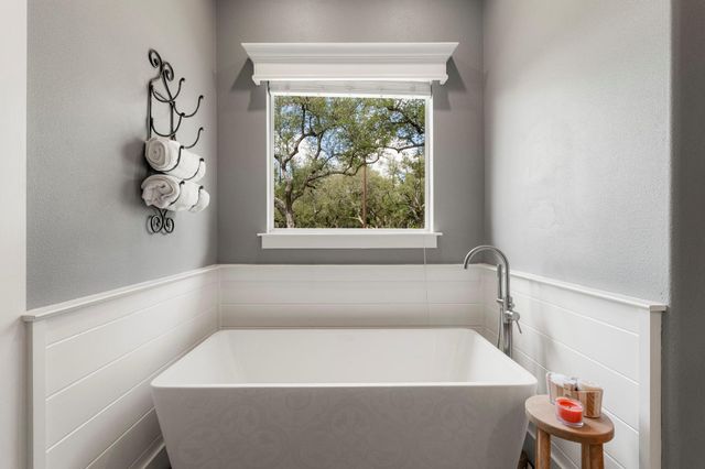 103 Horseshoe DR, Dripping Springs, TX 78620