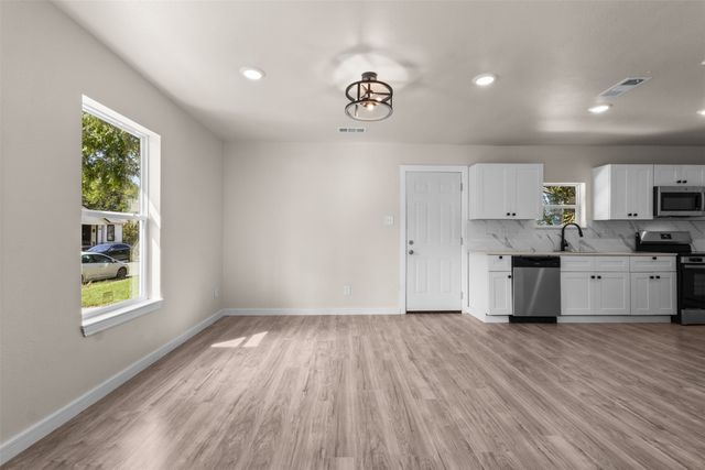 4318 Jamaica Street, Dallas, TX 75210