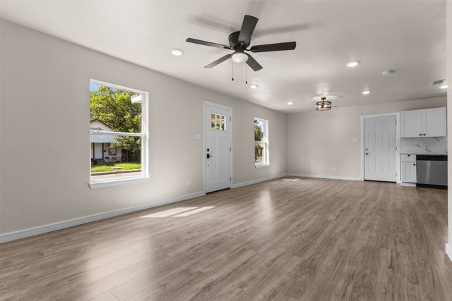 4318 Jamaica Street, Dallas, TX 75210