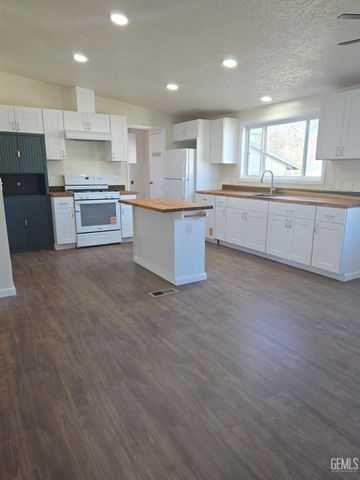 1824 Curran, Lake Isabella, CA 93240