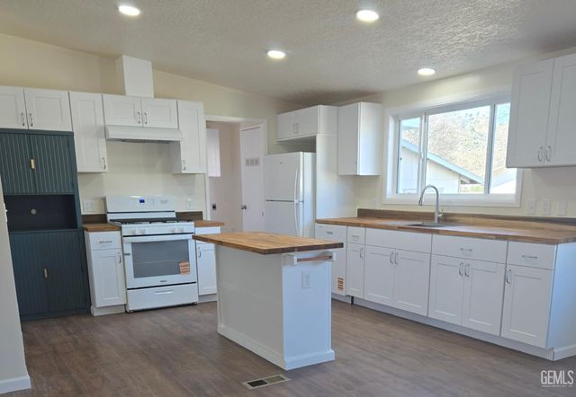 1824 Curran, Lake Isabella, CA 93240